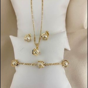 18k Gold Filled Pearl Set